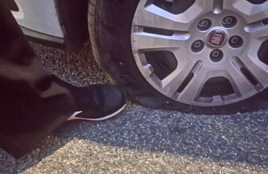 Myrta Merlino: «Siamo stati minacciati ad Ostia». Danneggiata l’auto della troupe de L’Aria Che Tira