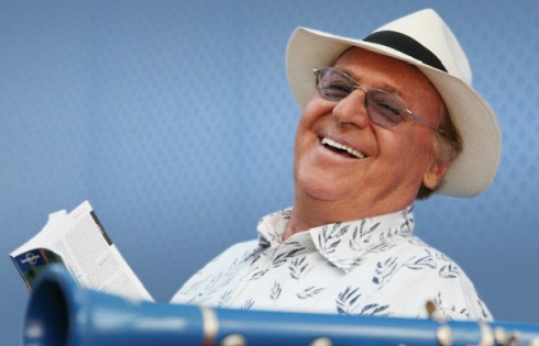 Unici: Rai2 dedica uno speciale a Renzo Arbore, in attesa della serata per i 30 anni di Indietro Tutta