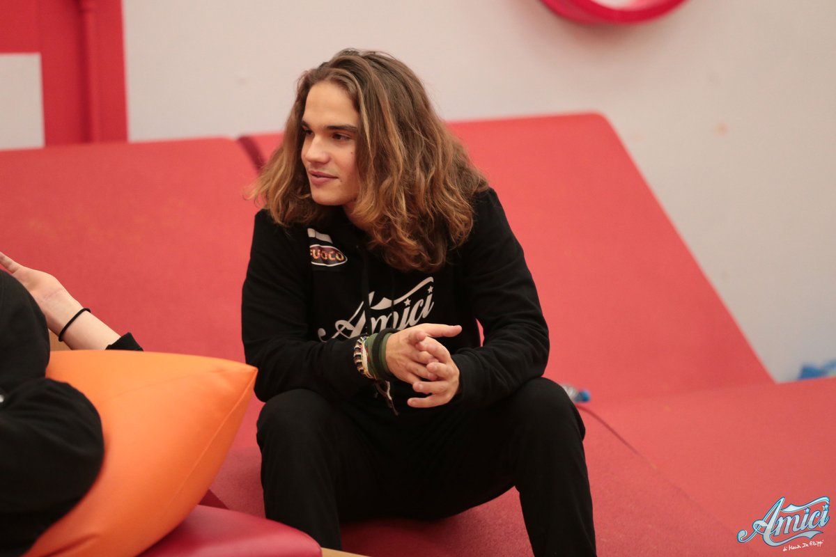 Amici 17, daytime 19 dicembre. Giusy Ferreri conforta Luca Vismara: «Canti bene e hai un timbro riconoscibile. Hai fatto bene a giustificarti»