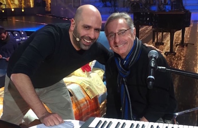 Programmi TV di stasera, mercoledì 13 dicembre 2017. Music punta su Checco Zalone