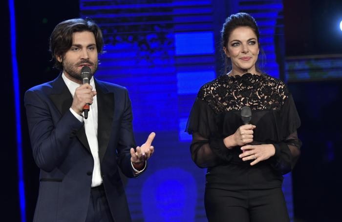 Pagelle Tv della Settimana (11-17/12/2017). Promossi Indietro Tutta e Frizzi. Bocciati Sacrificio d’Amore e Sarà Sanremo