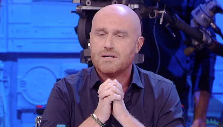 Amici 17, quarta puntata di sabato 9 dicembre 2017 in diretta: Luca vs Rudy Zerbi. Vince ancora la Squadra Fuoco