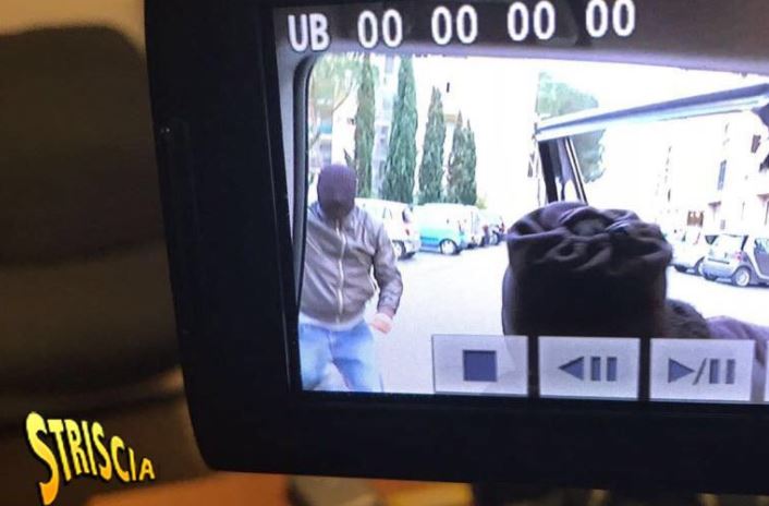 Striscia la Notizia, Brumotti aggredito: «Spari e minacce di morte contro la troupe»