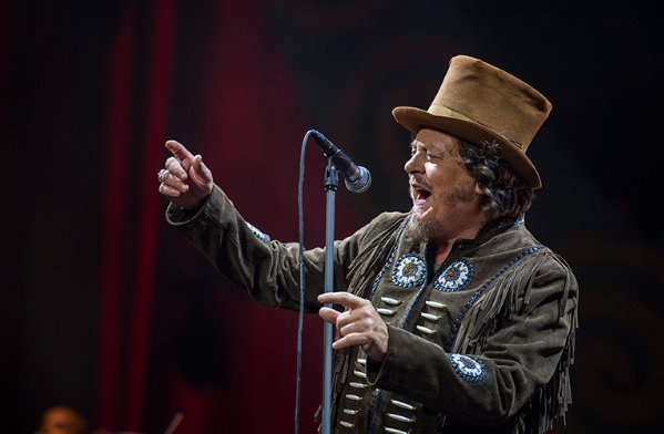 Panariello Sotto l’Albero: tra gli ospiti anche Zucchero e Andrea Pirlo