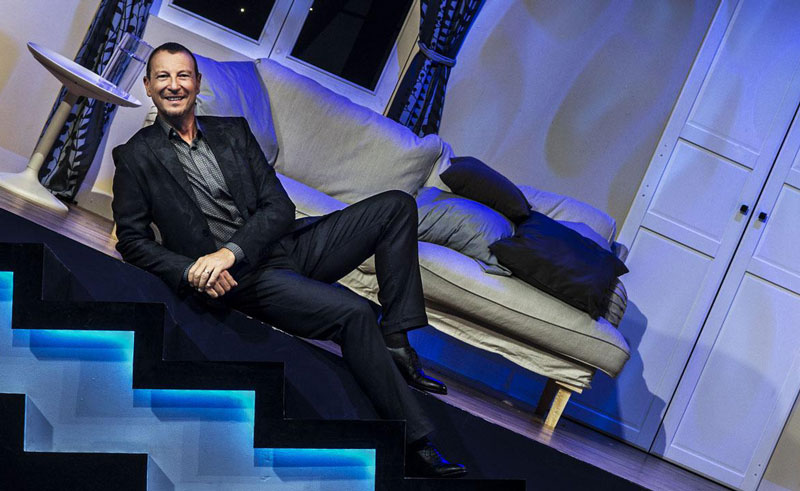 Stasera tutto è possibile 2018: con Amadeus si gioca anche a fare le televendite. Gli ospiti dell’esordio