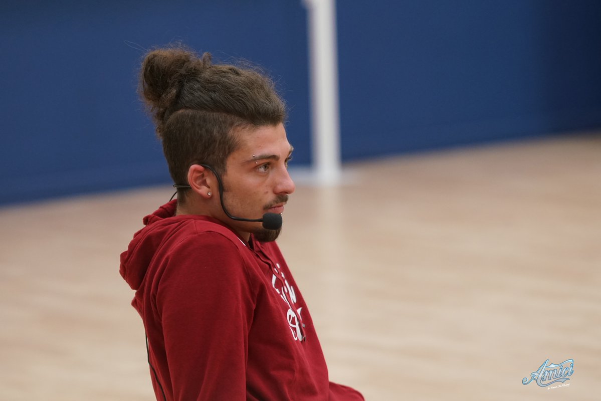 Amici 17, daytime 31 gennaio 2018. Una coreografia mette in difficoltà Daniele. Giovanni Caccamo apprezza il cambiamento di Luca