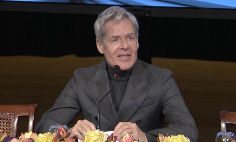 Festival di Sanremo 2018, Baglioni svela i primi dettagli della scenografia: «Sarà una tela bianca da imbrattare»