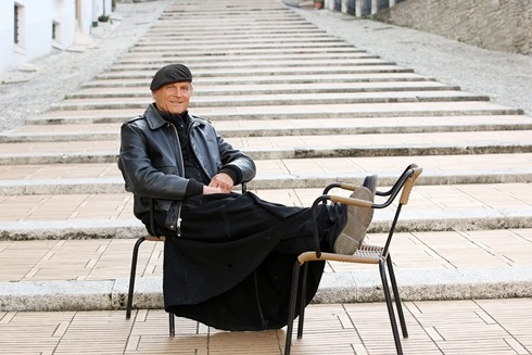 Don Matteo 11: Terence Hill si rimette in bicicletta in una stagione di cambiamenti