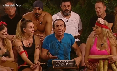 Isola dei Famosi, il primo scontro è tra paragnosti: Giucas Casella VS ‘Crecher’ Warwick