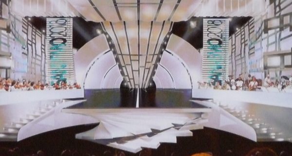 Festival di Sanremo 2018, la scenografia: un enorme palco si sporge in platea ed elimina circa 250 posti a sedere