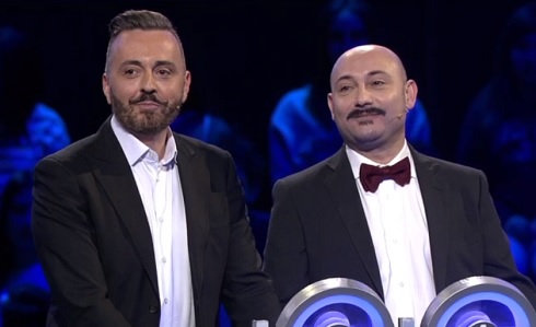 Coppia gay in gara a The Wall. Gerry Scotti: «Non abbiamo discriminanti»