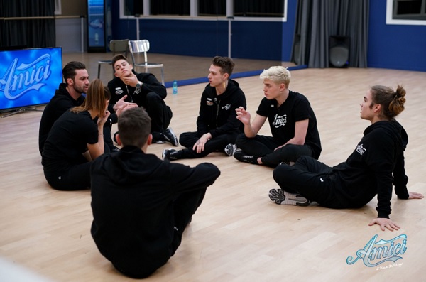 Amici 2018, daytime 15 febbraio. Biondo attacca Zic: «Hai fatto una cosa da infame». E decide di sfidarlo