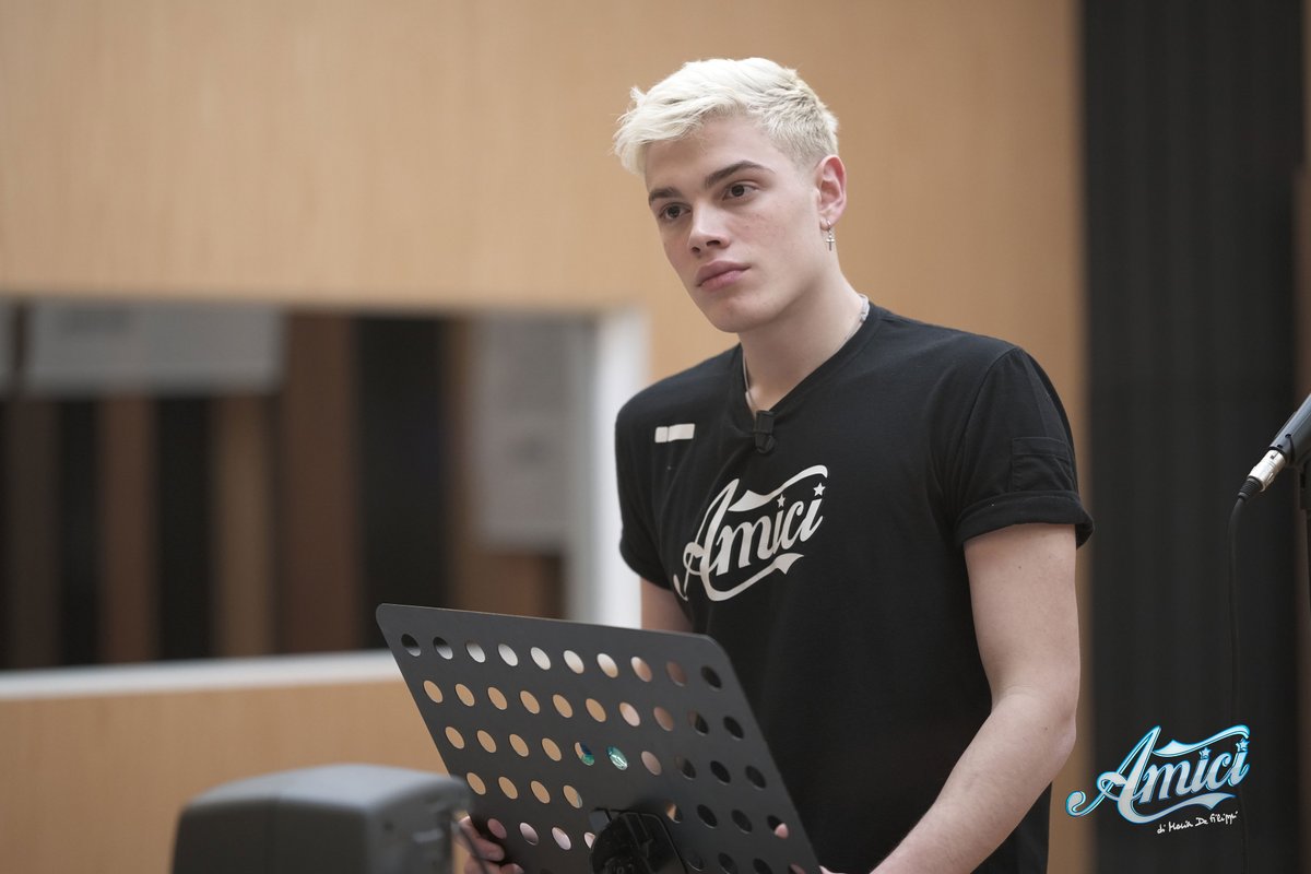 Amici 2018, daytime 13 febbraio. Nicole vince la sfida, Biondo a lezione di intonazione