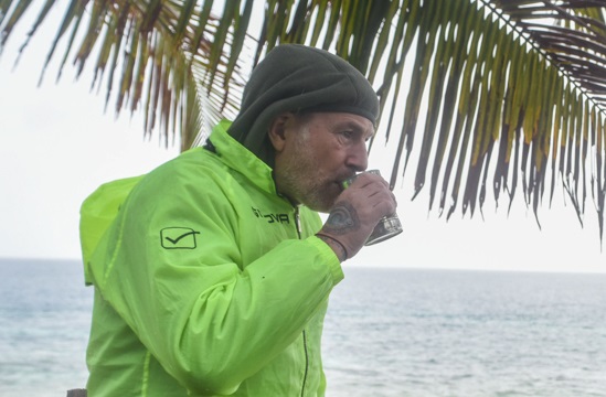 Isola, giorno 10. Filippo si lamenta del gruppo: «Mi servono persone pronte. Cecilia non fa niente»