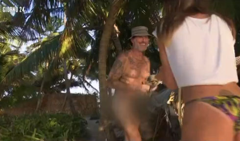 Isola, giorno 24: Filippo Nardi nudo davanti a Bianca Atzei