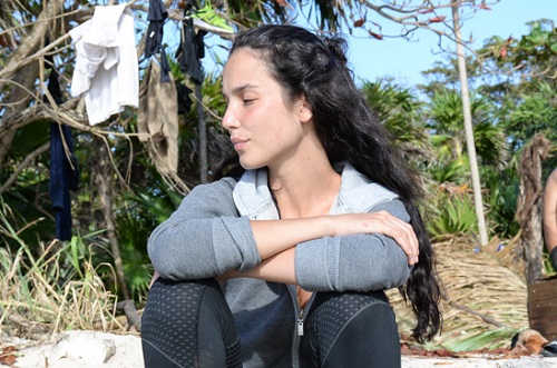 Isola, giorni 12-13-14. Paola non riesce a dormire lontana da Francesco Monte: «Devo tirare due limoncini prima di andare a letto»