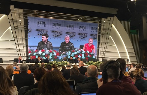 Sanremo 2018, conferenza stampa del 10 febbraio in diretta. Michelle si commuove. Favino: «Carlo Conti mi ha scritto tutti i giorni»