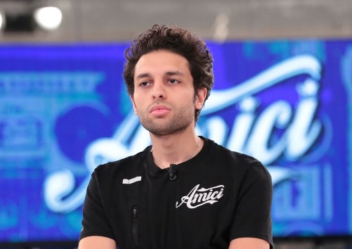 Amici 2018, daytime 9 febbraio. Eliminato Yaser. A Carmen viene chiesto di cantare l’inedito di Zic