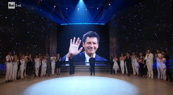 Il commosso ricordo di Fabrizio Frizzi a Ballando con le Stelle – Video