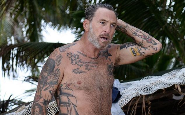 Canna gate all’Isola, Eva Henger a Striscia: «Anche Filippo Nardi ha fumato»