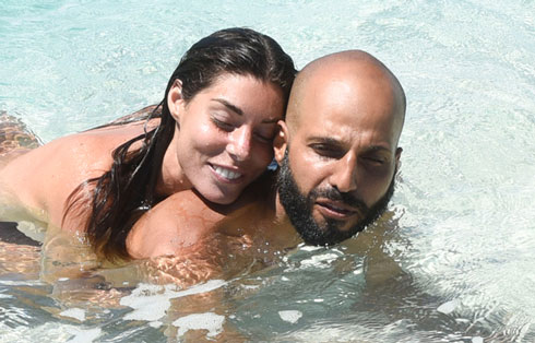 Isola, giorno 44. Bianca e Jonathan fanno il bagno nudi