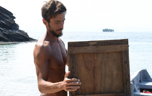 Isola, giorno 46. Marco Ferri definisce Alessia Mancini «miss maestrina delle elementari». Jonathan lo consola