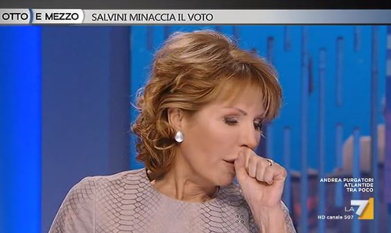 Attacco di tosse a Otto e Mezzo: Lilli Gruber interrompe la diretta – Video