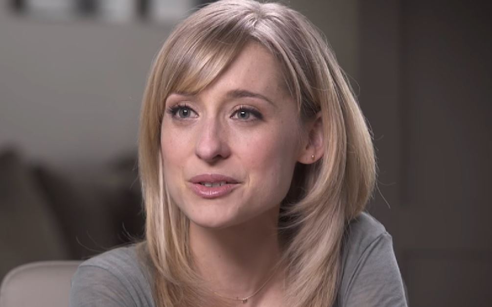 Allison Mack, l’ex star di Smallville, arrestata: portava schiave sessuali al guru di una setta