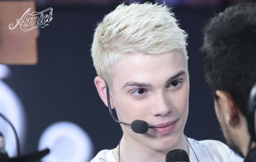 Amici 2018, daytime 23 aprile. Biondo su Heather Parisi: «Ogni volta distrugge la mia cultura. Continuerò a cantare con l’autotune»