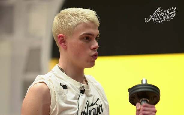 Amici 2018, daytime 24 aprile. Biondo condanna chi ha minacciato la figlia di Heather Parisi: «Voglio incitare questi fan a non essere miei fan»