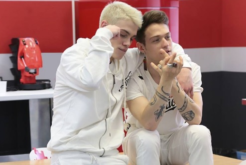 Amici 2018, daytime 25 aprile. Esibizioni e duetti della quarta puntata con Emma Marrone, Alessandra Amoroso, Roby Facchinetti e Riccardo Fogli con i The Kolors