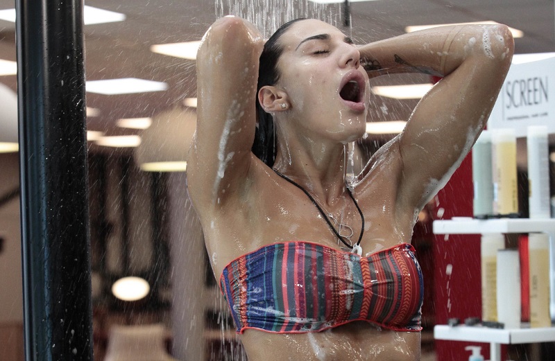 Grande Fratello 2018: i concorrenti sotto la doccia – Foto