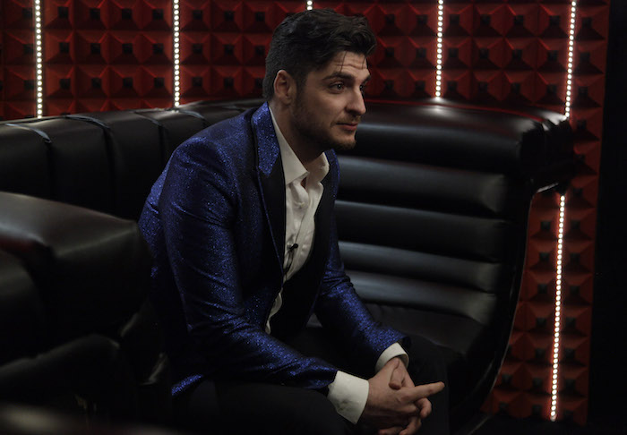 Grande Fratello, giorno 1. Scintille tra Luigi e Veronica. Lei: «Ha detto che non posso chiamarmi ‘Favolosa’». Simone Coccia piange già