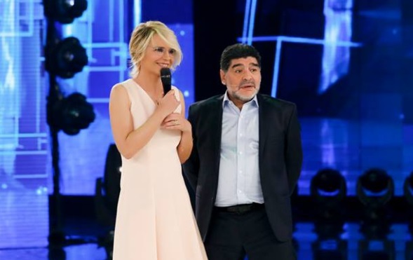 Amici schiera anche Maradona e Belen contro Ballando
