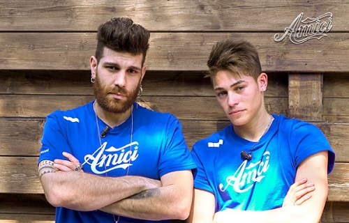 Amici 2018, daytime 27 aprile. I Blu contestano l’utilizzo dell’autotune da parte di Biondo