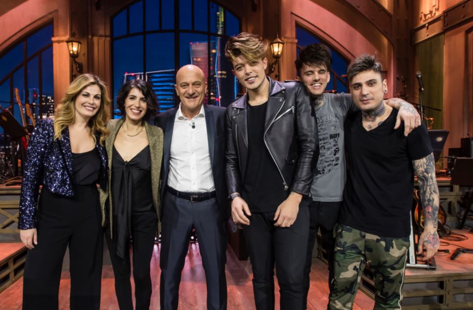 Saturday Night Live: Claudio Bisio riciccia su Tv8 lo storico format (troppo) americano e sfida i colossi del sabato sera. Gli ospiti