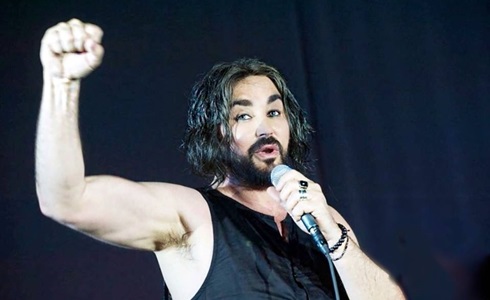 Shalpy vs Fabio Fazio: “Mi vuole attorno ad un tavolo a parlare di cose che magari neppure mi interessano”