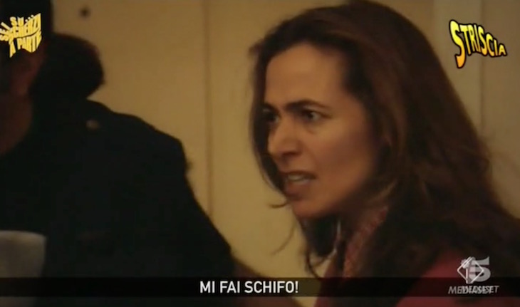 Striscia bacchetta Barbara D’Urso. Ricci riciccia un video di tanti anni fa…