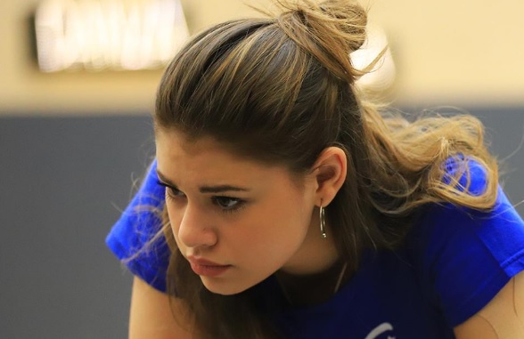 Amici 2018, daytime 18 maggio. Carmen sbotta per l’ennesimo brano in inglese contro Emma: «Perché non facciamo una comparata in italiano che non sia Elisa?»