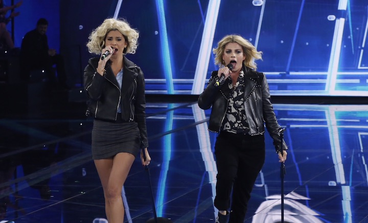 Amici 2018, sesta puntata Serale del 12 maggio: nessun eliminato. Maria chiude a mezzanotte «perché stasera siamo tutti italiani»