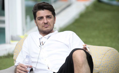 Grande Fratello, gaffe di Luigi Favoloso durante la finestra di Mattino 5: «Grande cervello e grande pisello» – Video