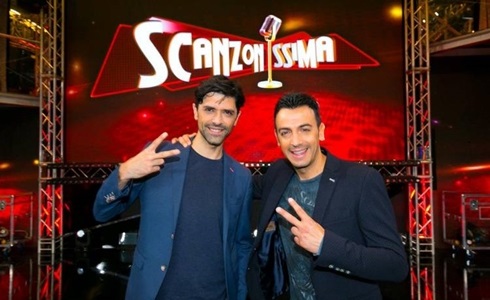 Programmi TV di stasera, mercoledì 23 maggio 2018. Scanzonissima contro l’ultima de Le Iene