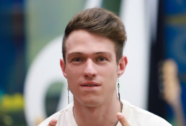 Amici 2018: Irama torna con Warner dopo aver sputato veleno sulla casa discografica di Alboni