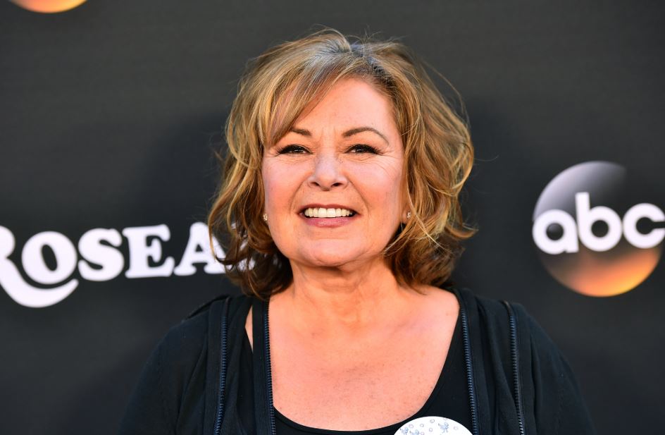 Abc cancella «Roseanne» (Pappa e Ciccia): la protagonista paragona l’ex consigliera di Obama a una scimmia. Era la serie più vista della rete