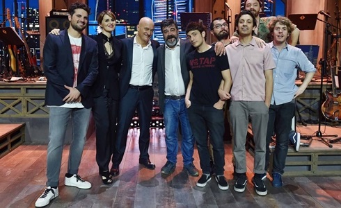 Programmi TV di stasera, sabato 12 maggio 2018. Su Tv8 ultimo appuntamento con il Saturday Night Live