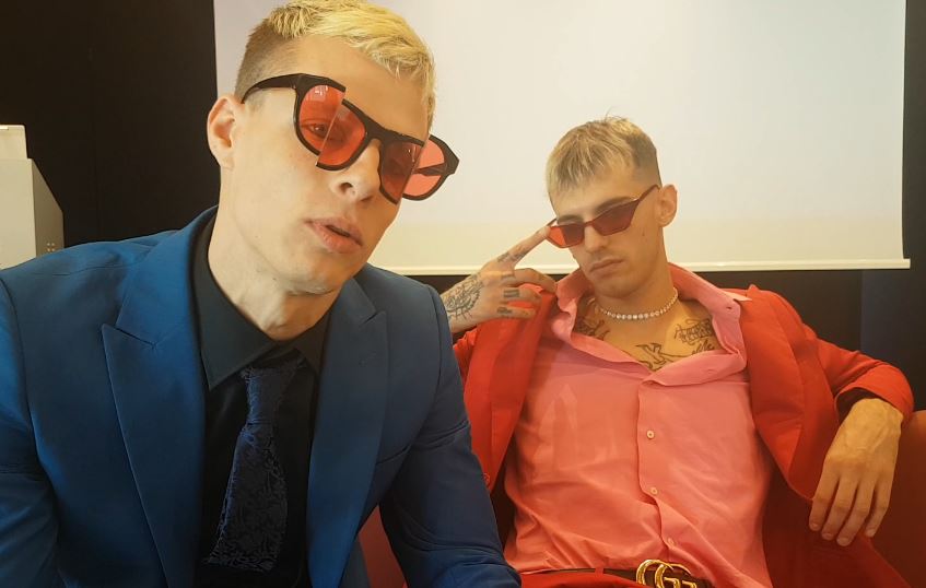 Achille Lauro e Boss Doms a DM: «Pour L’Amour è un disco samba-trap. Lo abbiamo creato tra 10 chili di marijuana e microdosing di ogni tipo di droga» – Video