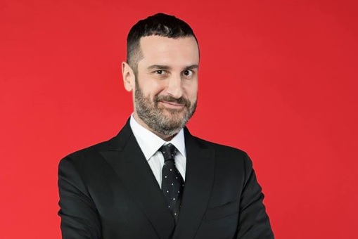 Apri e Vinci: il quiz di Rai 2 con l’onnipresente Costantino Della Gherardesca