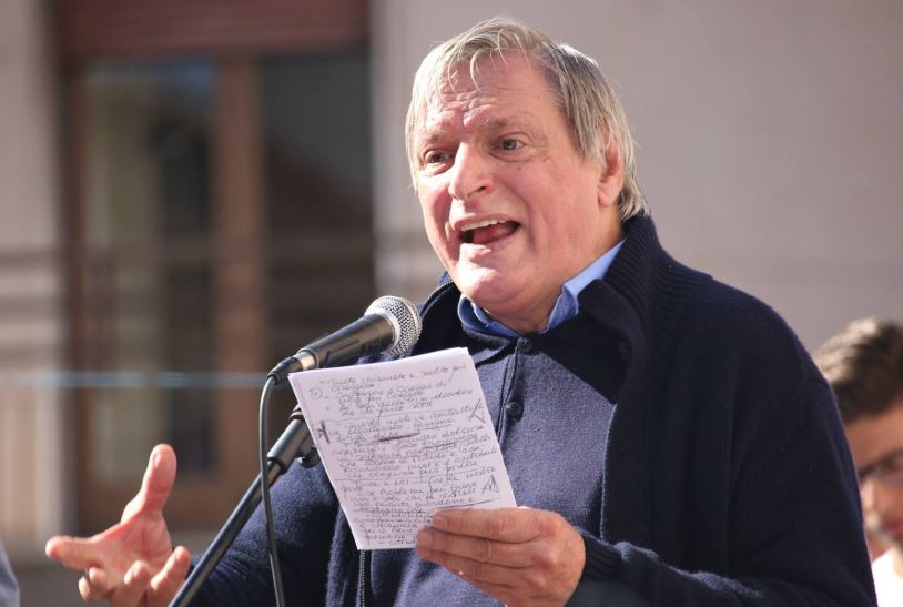 Così in terra: Rai3 racconta don Ciotti con un film introdotto da Vasco