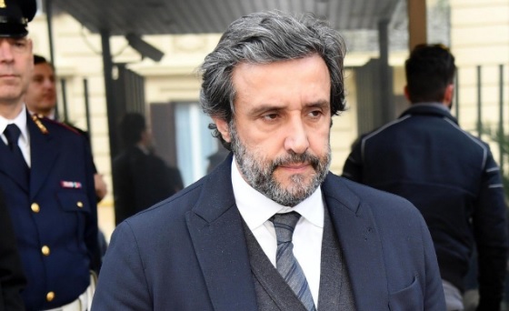 Insinna all’Eredità, Striscia scrive a DavideMaggio.it: «I suoi santi in paradiso, a cominciare da Teodoli, si ostinano a farlo passare per vittima»