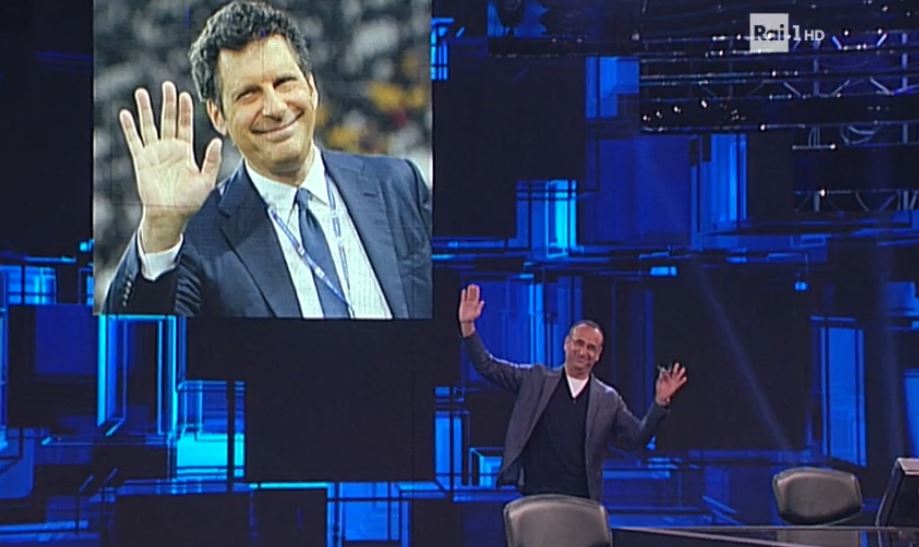 L’Eredità, Carlo Conti chiude ricordando Fabrizio Frizzi: «E’ stato veramente difficile, ho condotto con una ferita nel cuore»